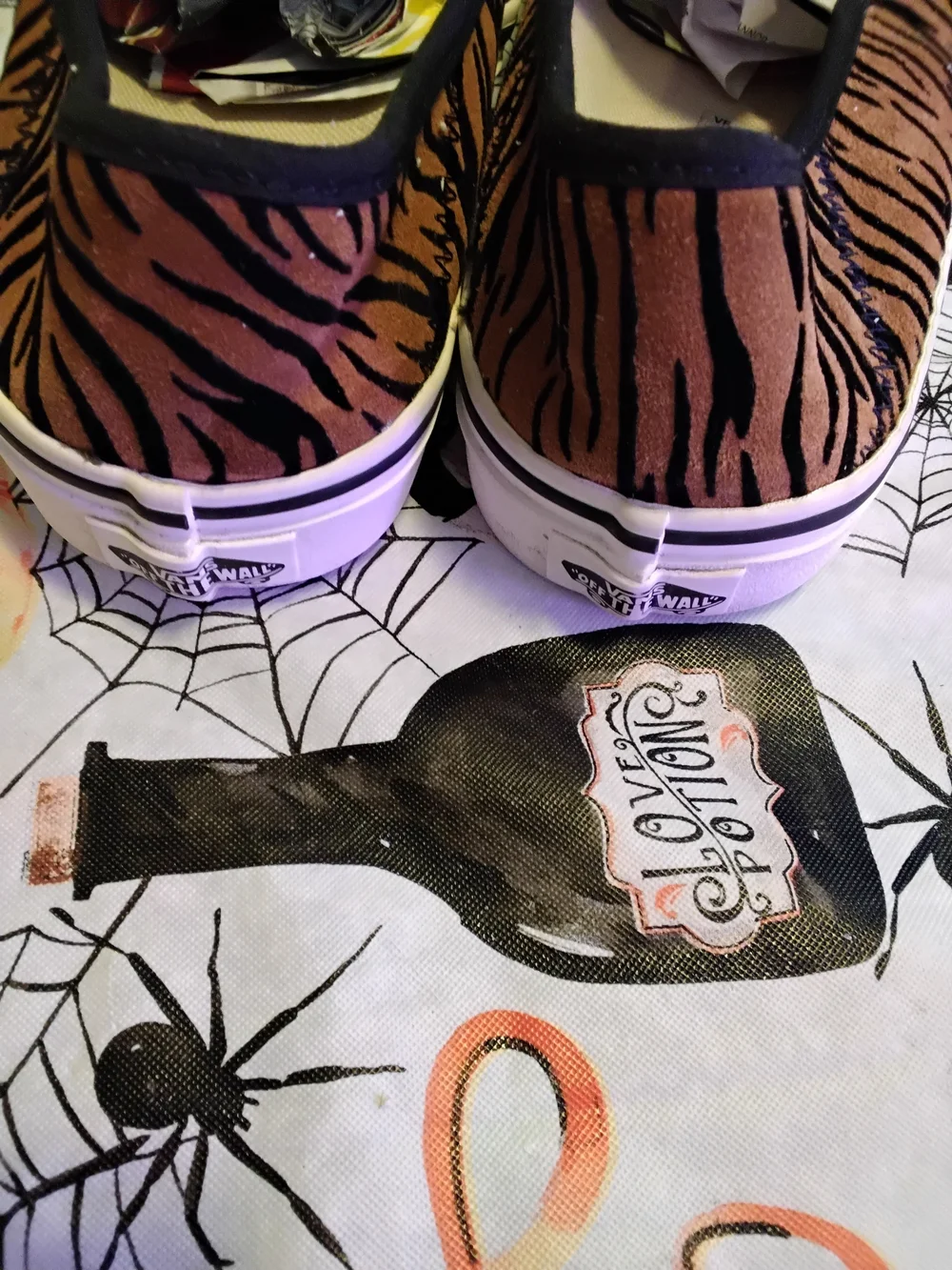 Vans Tiger-Print Slip-On Sneakers Skate Shoes Women's Size 7